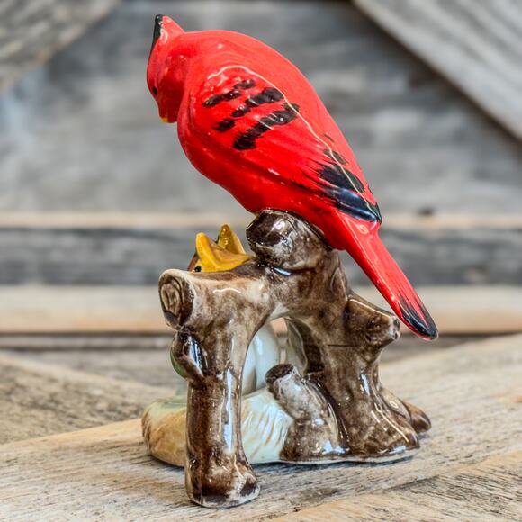 Cardinal Bird On A Branch Feeding Baby Birds, Vintage Japanese Porcelain, 4"H - Picture 9 of 9